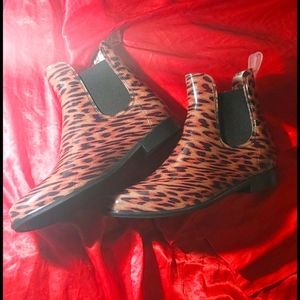Leopard rain boots